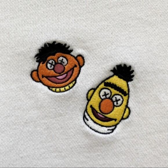 KAWS x Uniqlo x Sesame Street Crewneck Sweatshirt Size S - Picture 4 of 11